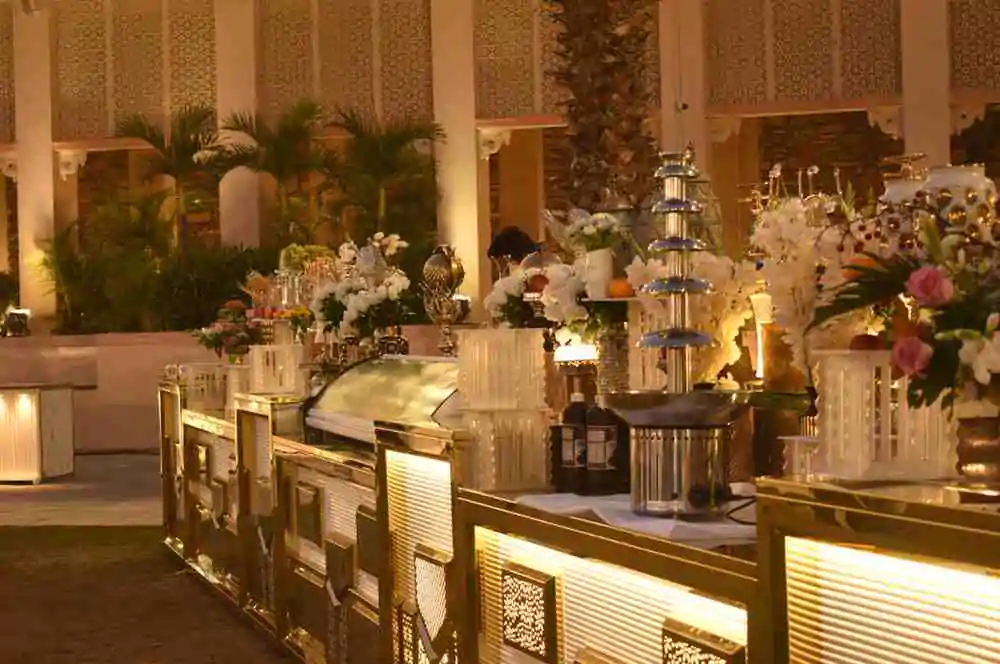 Why Outdoor Weddings Deserve Specialized Catering Services